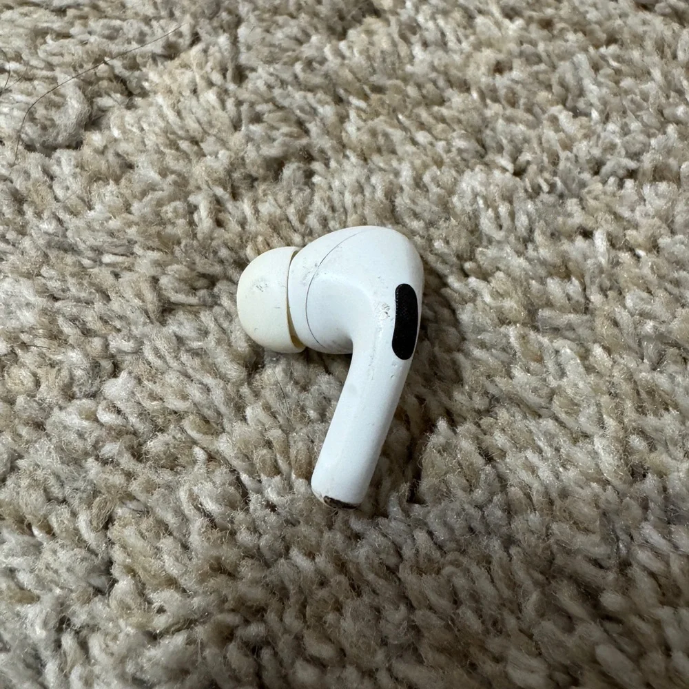 Left Only Apple AirPod Pro (1st Generation) A2084